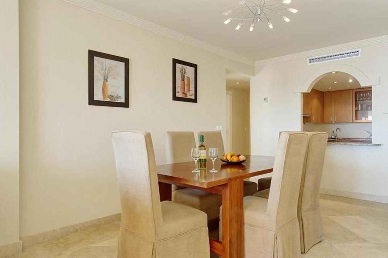 Spacious Stunning Views 2-bed Appartamento Estepona